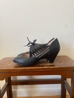 Classic Black Lace-Up Women's Pumps